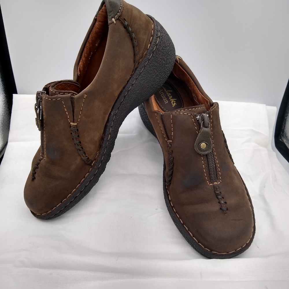 CLARKS Artisan Women's 5.5M Brown Leather Zip Closure Active Air Loafer